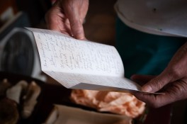 03 Irene re-reads a card with gifted creche. Photo © Briar Jensen